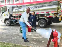 Servidores públicos de Cali se fortalecen en prevención de incendios para proteger la vida en las instituciones educativas
