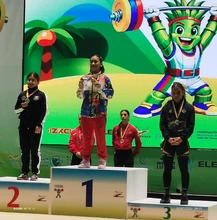 Se rompieron cuatro récords orbitales en la primera jornada del Mundial Junior IWF de Pesas y Colombia logró su primer podio