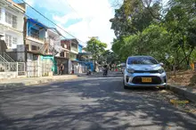 Vecinos de El Poblado en el oriente de Cali estrenan vía, la calle 42 que esperaron por años