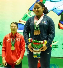 Kevin Segura y Estefanía Higuita le dieron cuatro bronces a Colombia en el ‘Mundial Junior IWF de Pesas Cali 2026’