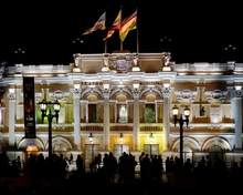 El Teatro Municipal viaja en las manos de los caleños