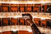 El Teatro Municipal viaja en las manos de los caleños