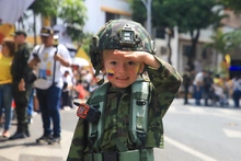 Cali rindió homenaje a la Fuerza Pública con el tradicional desfile del Día de la Independencia