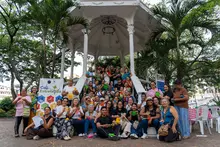 La Retreta reunió nuevas manos para tejer el cielo del Bulevar de Oriente