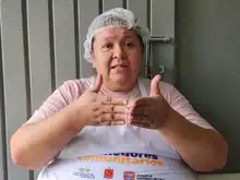 La sazón del amor y la esperanza se sirve en el barrio Boyacá: así opera el comedor comunitario de “Mamá Lucy” en la comuna 11 de Cali