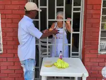 La sazón del amor y la esperanza se sirve en el barrio Boyacá: así opera el comedor comunitario de “Mamá Lucy” en la comuna 11 de Cali