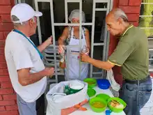 La sazón del amor y la esperanza se sirve en el barrio Boyacá: así opera el comedor comunitario de “Mamá Lucy” en la comuna 11 de Cali