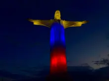 Cali ilumina sus principales hitos para rendir homenaje a la patria y recibir la posesión presidencial