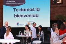 António Leitão Amaro, ministro de la Presidencia de Portugal, visitó el Obrero para conocer su transformación y estrechar relaciones