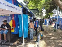 Equipos de atención social y exhabitantes de calle brindan apoyo comunitario tras la emergencia en el edificio Vanessa