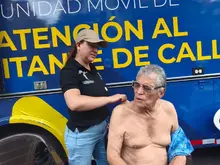 Dispositivo móvil del Programa Habitante de y en Calle recorre sectores afectados por el terremoto para llevar su atención integral