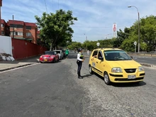 Reguladores de tránsito, brindan apoyo solidario en medio de la emergencia