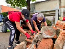 Caleños se unen para levantar la ciudad: más de 400 voluntarios y funcionarios de la Alcaldía recuperan zonas afectadas por el sismo