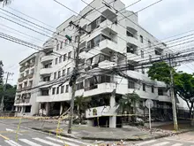 Bomberos y Cruz Roja extraen 13 cilindros de gas de un edificio con riesgo de colapso en Los Cámbulos