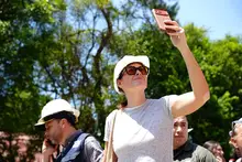 Alcalde Alejandro Eder visita instituciones educativas afectadas por el sismo; más de 240 sedes resultaron con daños