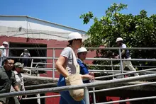 Alcalde Alejandro Eder visita instituciones educativas afectadas por el sismo; más de 240 sedes resultaron con daños