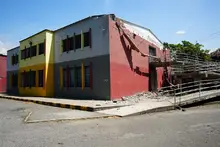 Alcalde Alejandro Eder visita instituciones educativas afectadas por el sismo; más de 240 sedes resultaron con daños