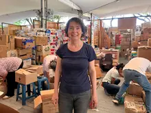 La solidaridad no tiene límites ni fronteras en Cali: voluntarios extranjeros cambiaron sus planes de viaje para ayudar en el centro de acopio