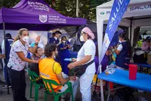 Cali mantiene activa la estrategia de vacunación extramural durante la emergencia por el sismo