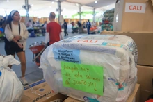 Llegaron donaciones cargadas con frases de esperanza y resiliencia