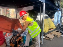 En Chiminangos, la ayuda mutua hace más llevadera la instrucción de desalojar los apartamentos tras el terremoto