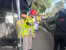 En Chiminangos, la ayuda mutua hace más llevadera la instrucción de desalojar los apartamentos tras el terremoto