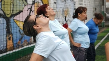 “Nos ayuda mucho en la salud mental y para estar entretenidos”: usuaria del programa ‘Carreras y Caminatas’