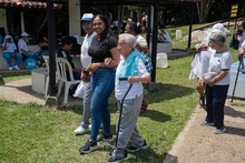 Cali abraza a sus personas mayores con afecto, atención y acompañamiento en su día