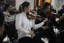 ‘La música nos sana y nos une’: Orquesta Filarmónica sigue llevando esperanza a los barrios de Cali