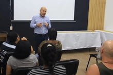 Alcaldía de Cali fortalece el acompañamiento emocional a familias afectadas por el terremoto: huéspedes del Hotel Boulevard del Río recibieron un taller de duelo