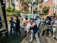 La Alcaldía de Cali mantiene su acompañamiento a la comunidad de Altos de Santa Elena: 800 personas beneficiadas con asistencia alimentaria