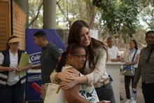 Campaña solidaria “Vístete de Esperanza, Vístete de Colombia” comenzó a entregar ropa nueva a familias damnificadas por el terremoto