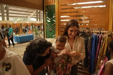 Campaña solidaria “Vístete de Esperanza, Vístete de Colombia” comenzó a entregar ropa nueva a familias damnificadas por el terremoto