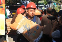 Reconstrucción en los corregimientos: el Distrito despliega ocho camiones con insumos y ayudas humanitarias en La Buitrera