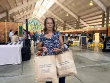 “Vístete de Esperanza, Vístete de Colombia”, la campaña donde la solidaridad se convierte en ropa nueva para las familias damnificadas por el terremoto
