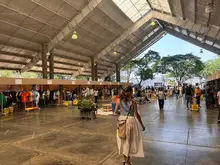 “Vístete de Esperanza, Vístete de Colombia”, la campaña donde la solidaridad se convierte en ropa nueva para las familias damnificadas por el terremoto