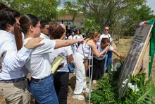El Parque de la Biodiversidad COP16 se transforma en santuario de vida: Cali rinde homenaje a las víctimas del sismo con la siembra de 156 guayacanes rosados