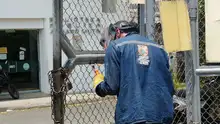 Unidad Recreativa del barrio 12 de Octubre recibió una buena mano en su pantalla y juegos infantiles