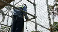 Unidad Recreativa del barrio 12 de Octubre recibió una buena mano en su pantalla y juegos infantiles