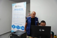 Alcaldía de Cali, dotó de equipos de oficina para jueces de paz afectados por el terremoto