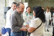 Alcaldía de Cali acompaña a 400 familias afectadas por la emergencia con entrega de mercados en el Politécnico Municipal