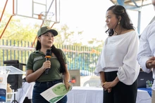 La Comuna 15 recibe el moto-carguero que ganó en Cali Separa y Gana