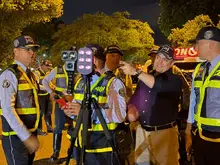 Con equipo de última tecnología, Cali fortalece los controles nocturnos de velocidad para proteger la vida en las vías