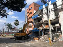 La Alcaldía de Cali avanza en la demolición de edificaciones afectadas por el terremoto en el barrio Los Cámbulos