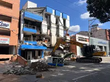 La Alcaldía de Cali avanza en la demolición de edificaciones afectadas por el terremoto en el barrio Los Cámbulos