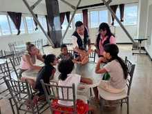 El juego, la escucha y la esperanza: así se transforma la vida de la niñez y las familias damnificadas en los hoteles de Cali