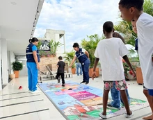 El juego, la escucha y la esperanza: así se transforma la vida de la niñez y las familias damnificadas en los hoteles de Cali