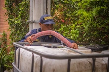 Cali lleva agua potable a comunidades rurales para mitigar el Fenómeno de El Niño