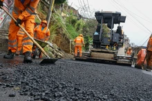 Alcaldía de Cali recupera 6,2 kilómetros de la vía al mar con trabajos a doble jornada