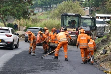 Alcaldía de Cali recupera 6,2 kilómetros de la vía al mar con trabajos a doble jornada